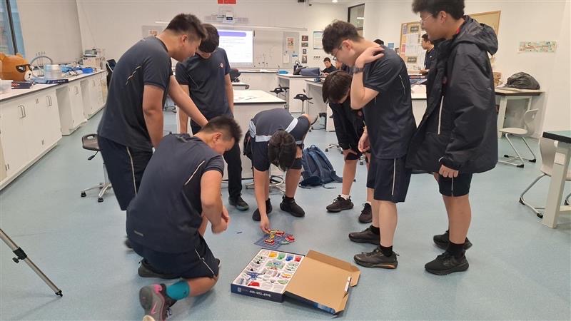 Geometric optics experiment in lab
