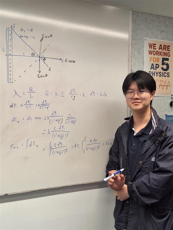 Haohang Li, founder of Haohang Lab and Muay Thai enthusiast