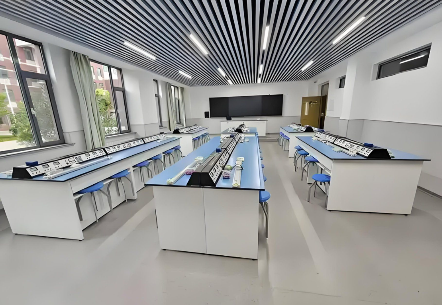 Physics laboratory environment 2