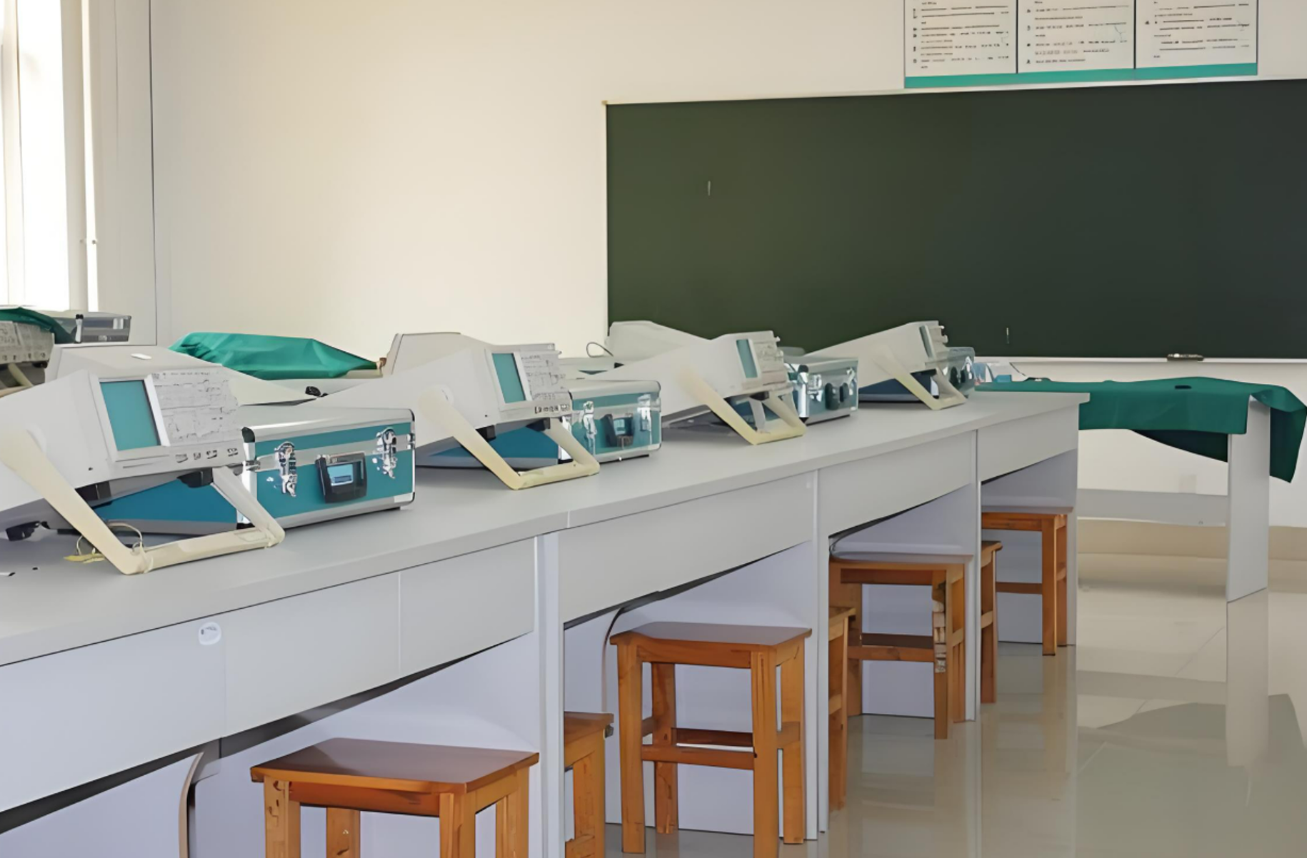 Physics laboratory environment 3