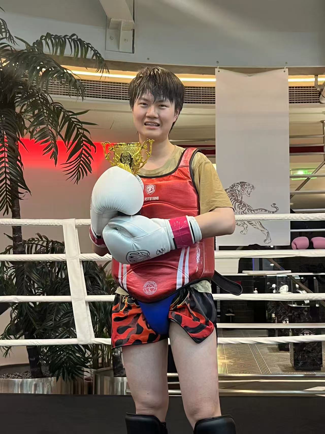 Haohang Li Muay Thai training moment 1