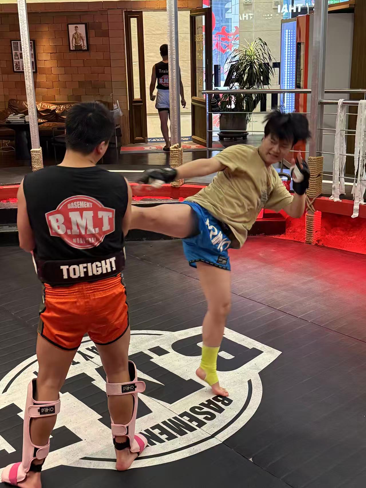 Haohang Li Muay Thai training moment 3