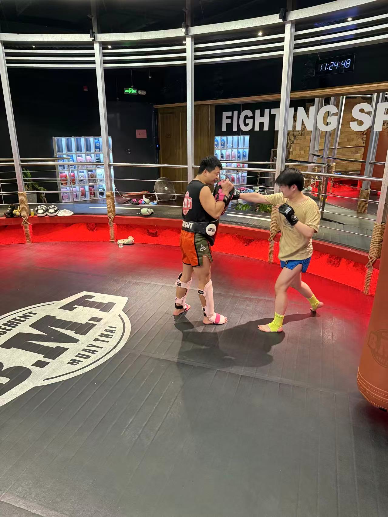 Haohang Li Muay Thai training moment 4